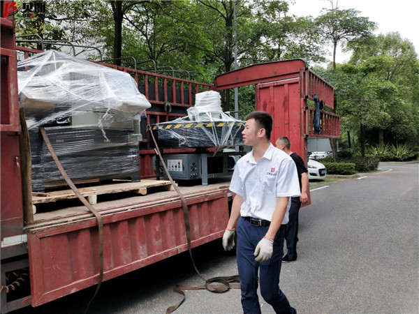 貝朗鐵絲自動(dòng)折彎?rùn)C(jī)發(fā)貨啦！