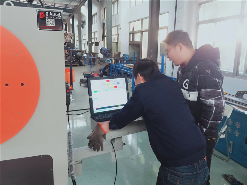 貝朗折彎機(jī)數(shù)控在江蘇某客戶處展開培訓(xùn)啦！